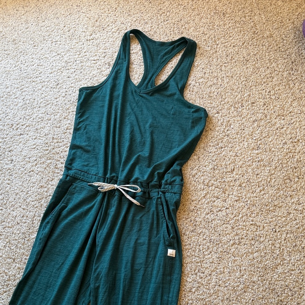 Vuori one piece jogger